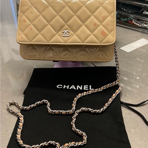 Chanel Wallet on Chain Patent Leather - Picture 2 of 12
